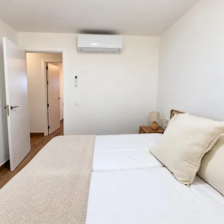Location 3br , 2br, Communal Pool *