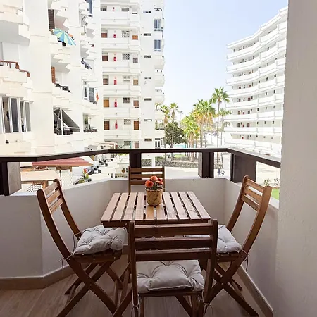 Location 3br , 2br, Communal Pool *